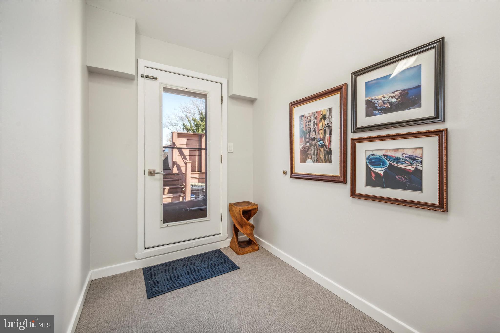 QUEEN VILLAGE - Residential