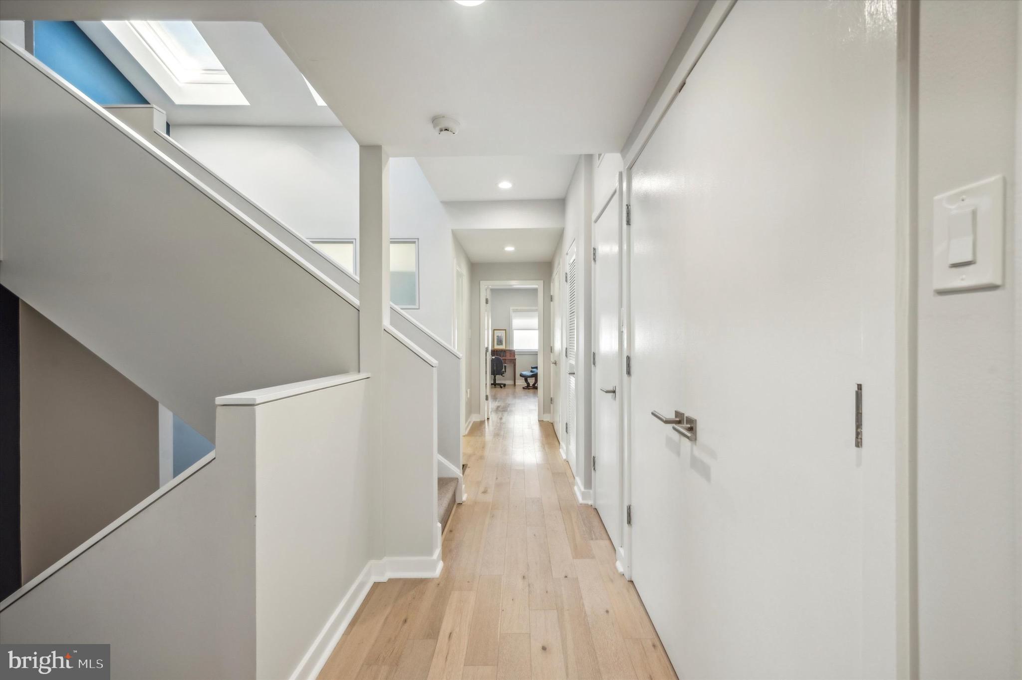 QUEEN VILLAGE - Residential