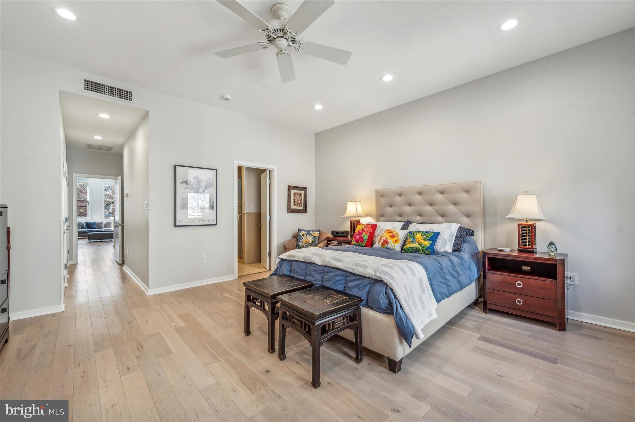 QUEEN VILLAGE - Residential