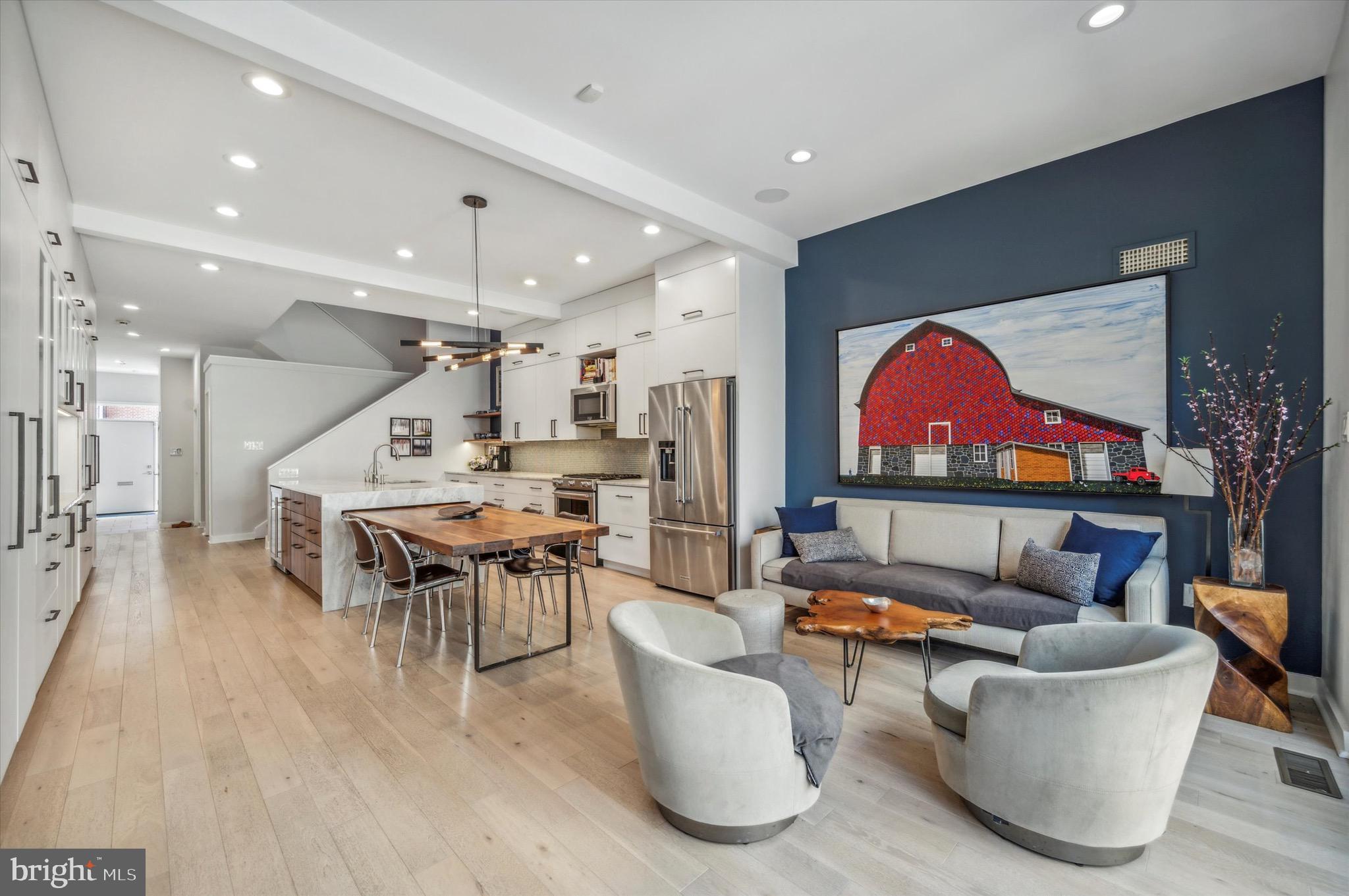 QUEEN VILLAGE - Residential