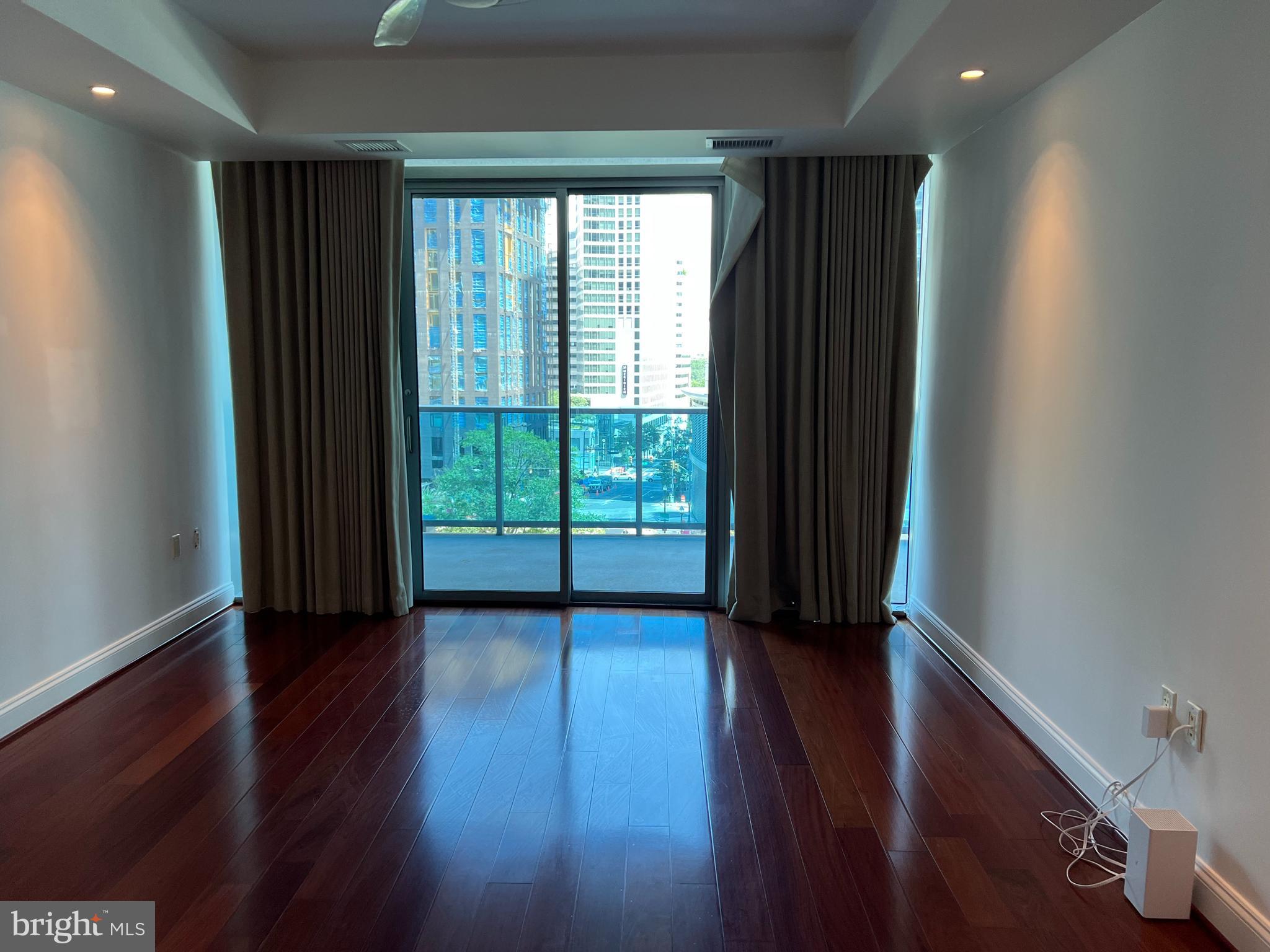 TURNBERRY TOWER - Residential Lease