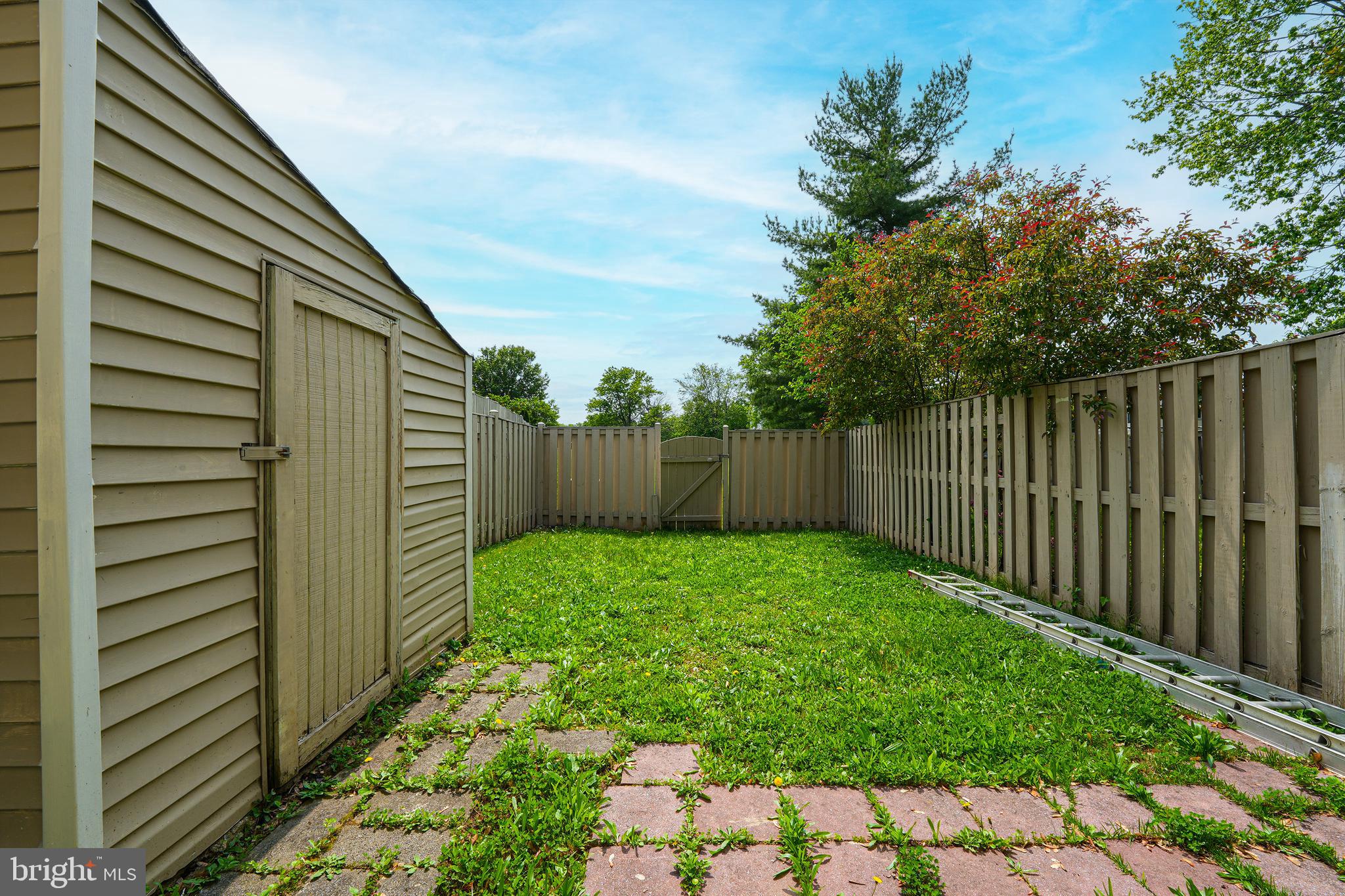 FOUR SEASONS REGIME - Residential Lease