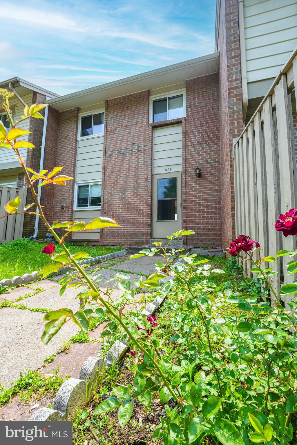 FOUR SEASONS REGIME - Residential Lease