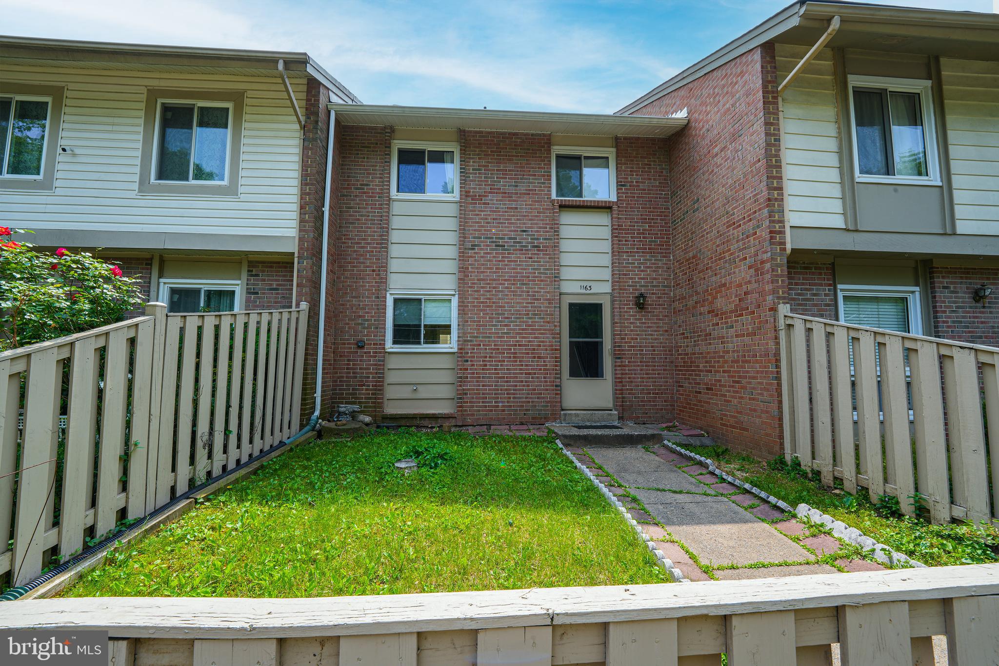 FOUR SEASONS REGIME - Residential Lease