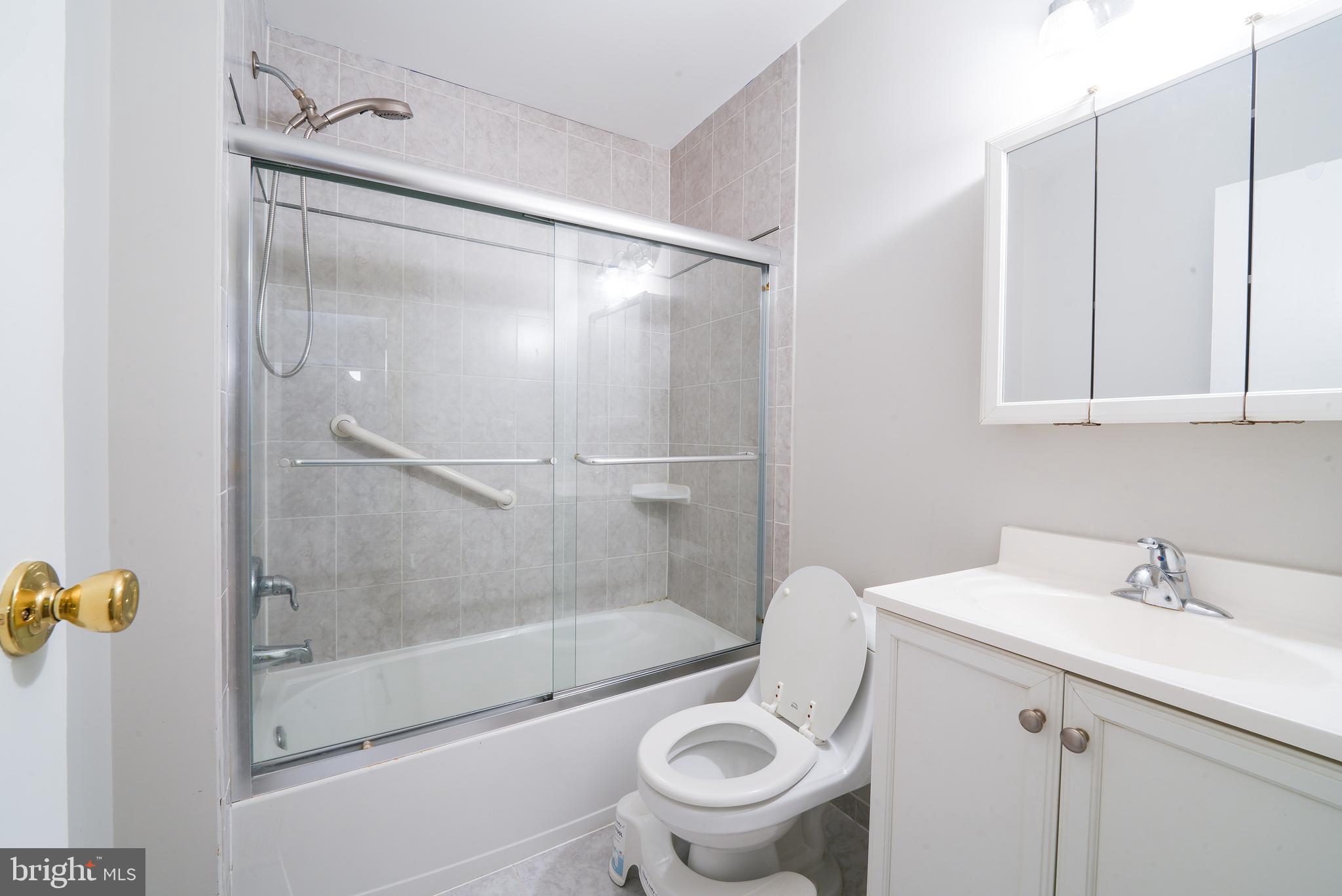 FOUR SEASONS REGIME - Residential Lease