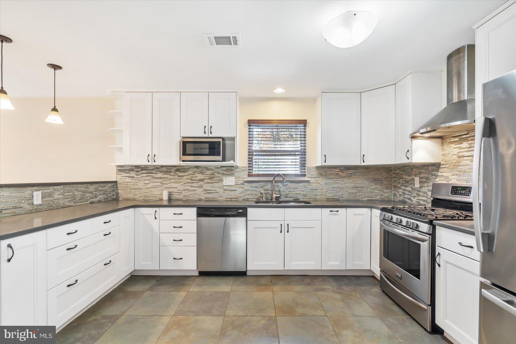 RIDGEFIELD - Residential Lease