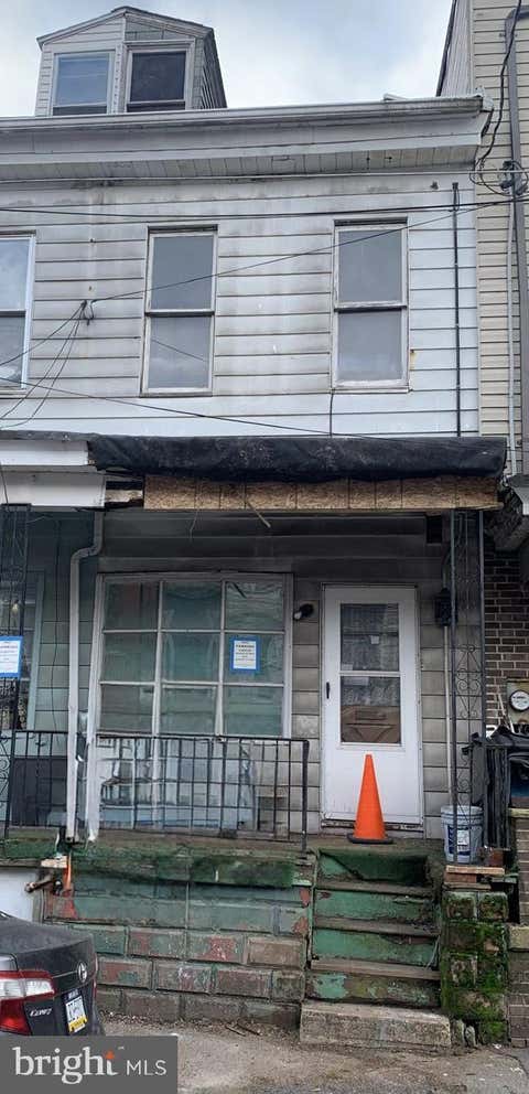 Townhouse For Sale - 130 W Mahanoy Street<br/> MAHANOY CITY, PA 17948