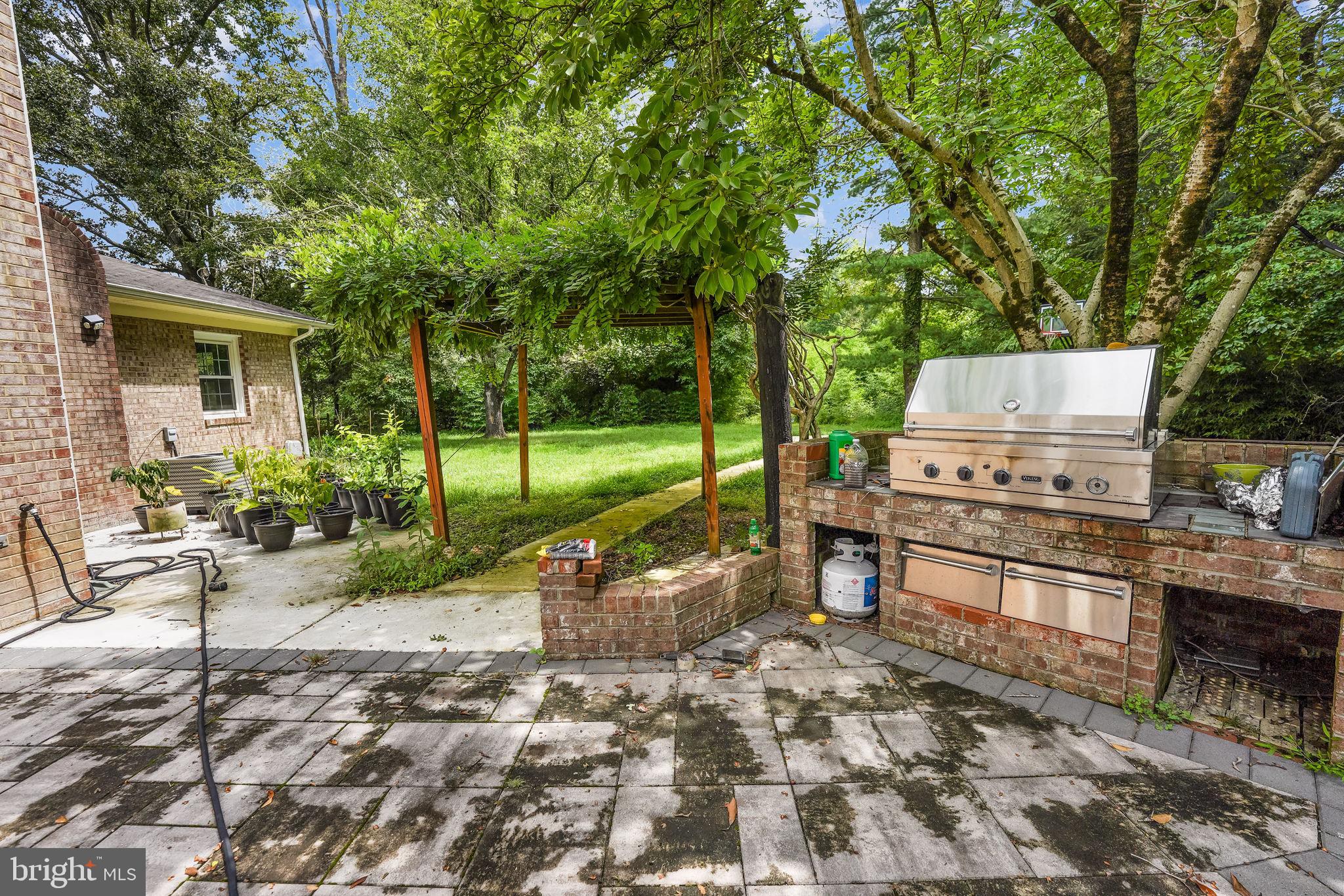 BROCK HALL GARDENS - Residential