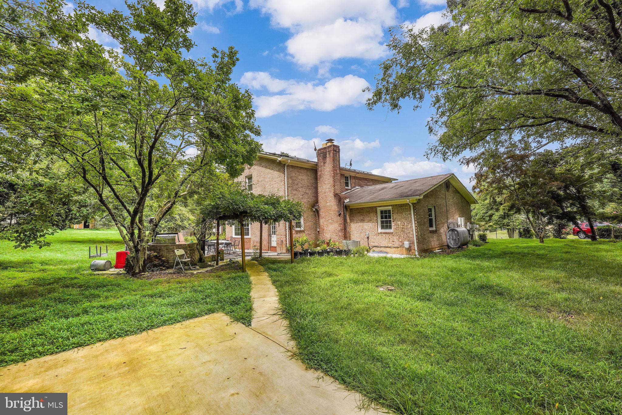 BROCK HALL GARDENS - Residential