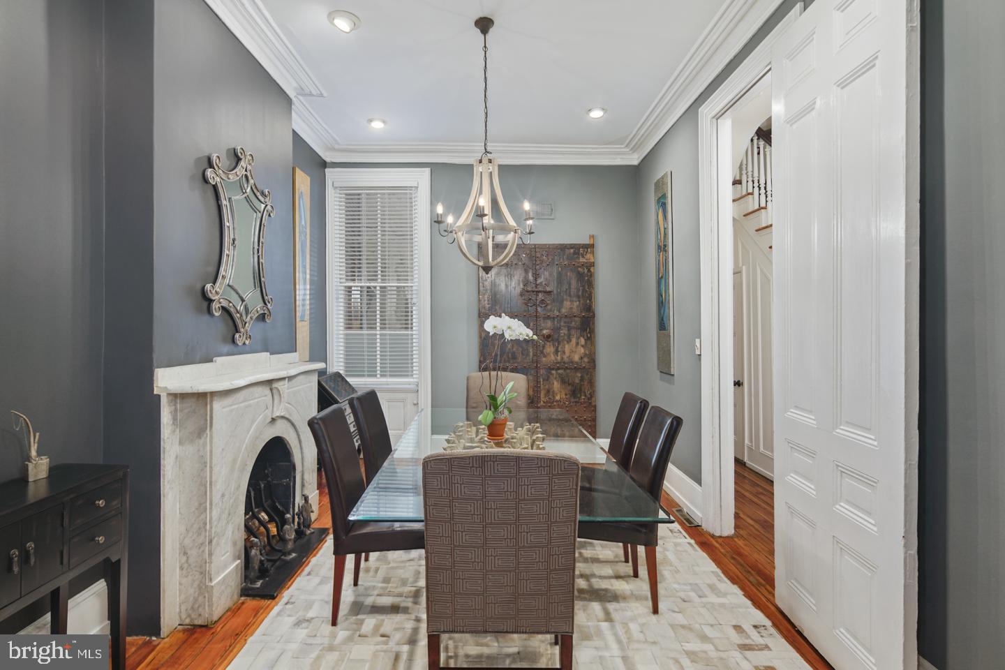 LOGAN SQUARE - Residential