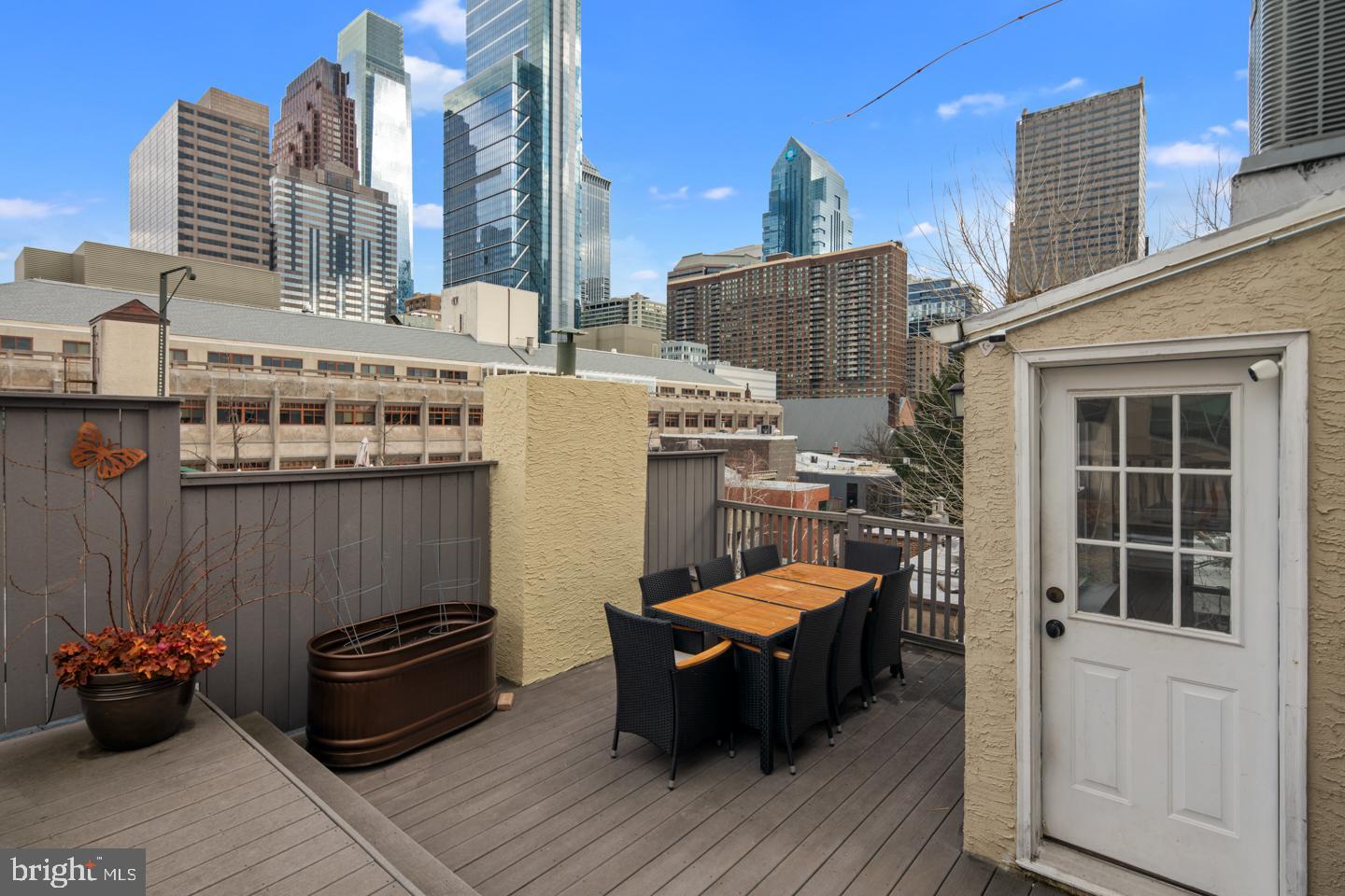 LOGAN SQUARE - Residential