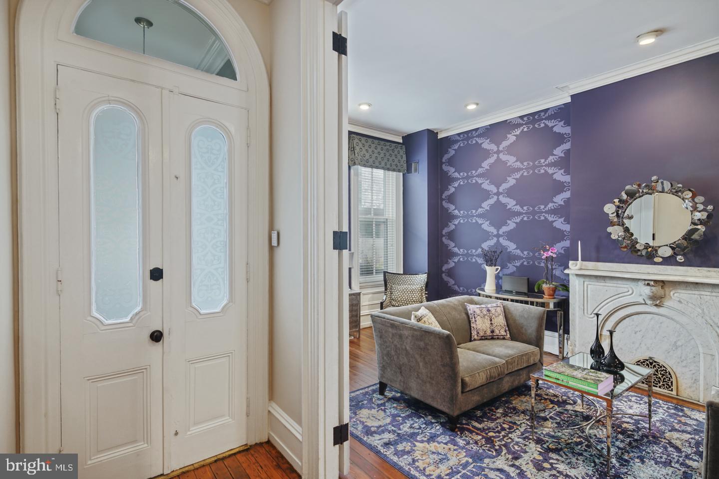 LOGAN SQUARE - Residential