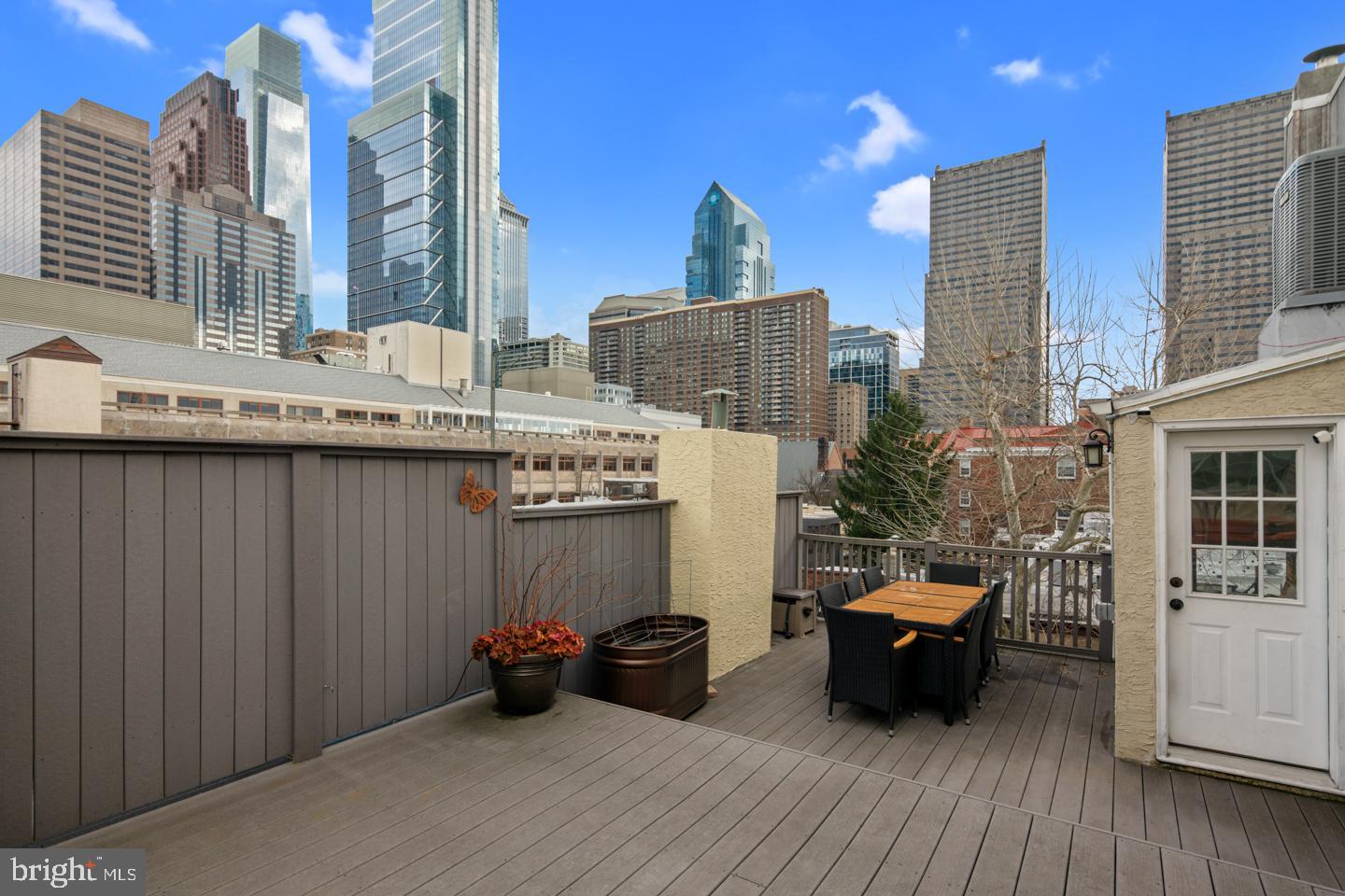 LOGAN SQUARE - Residential