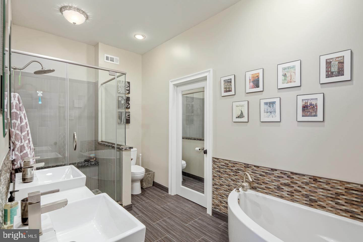 LOGAN SQUARE - Residential