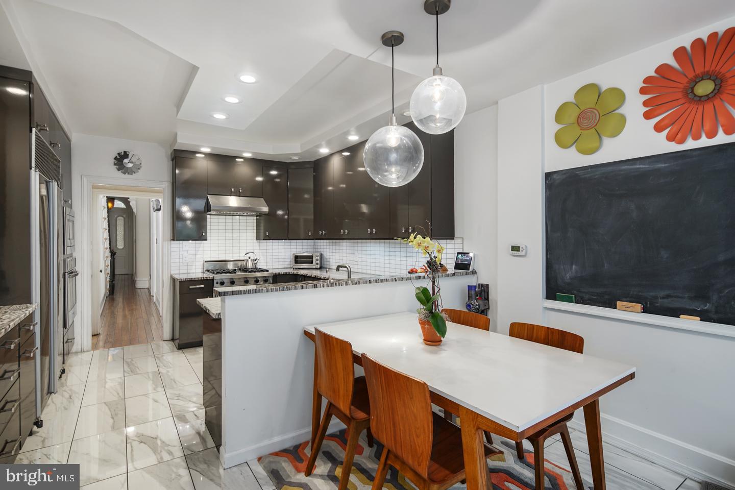 LOGAN SQUARE - Residential