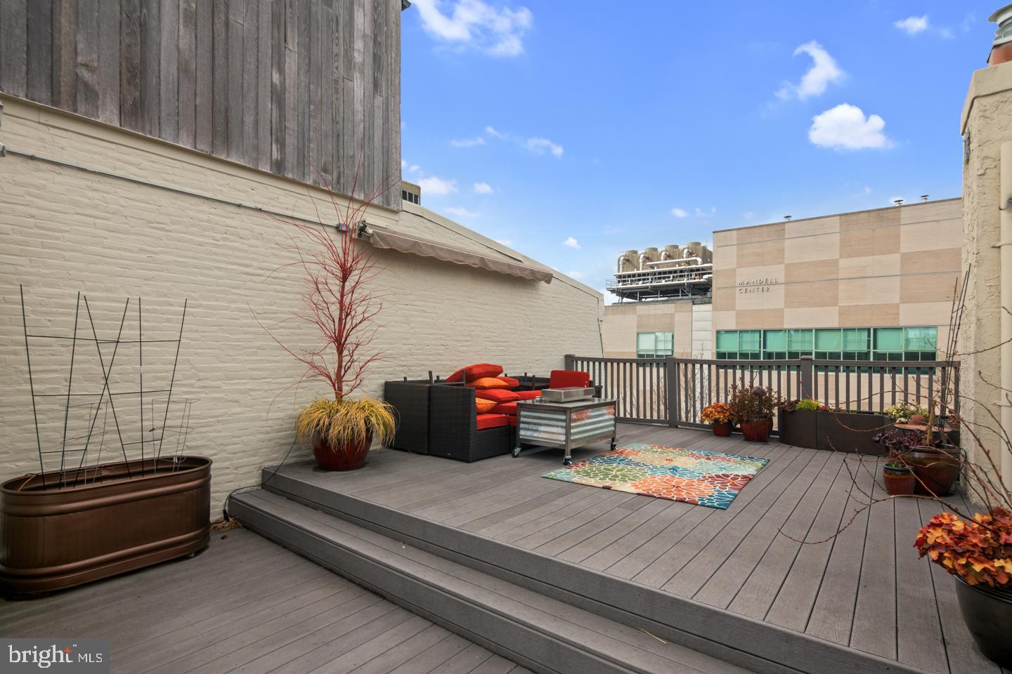 LOGAN SQUARE - Residential