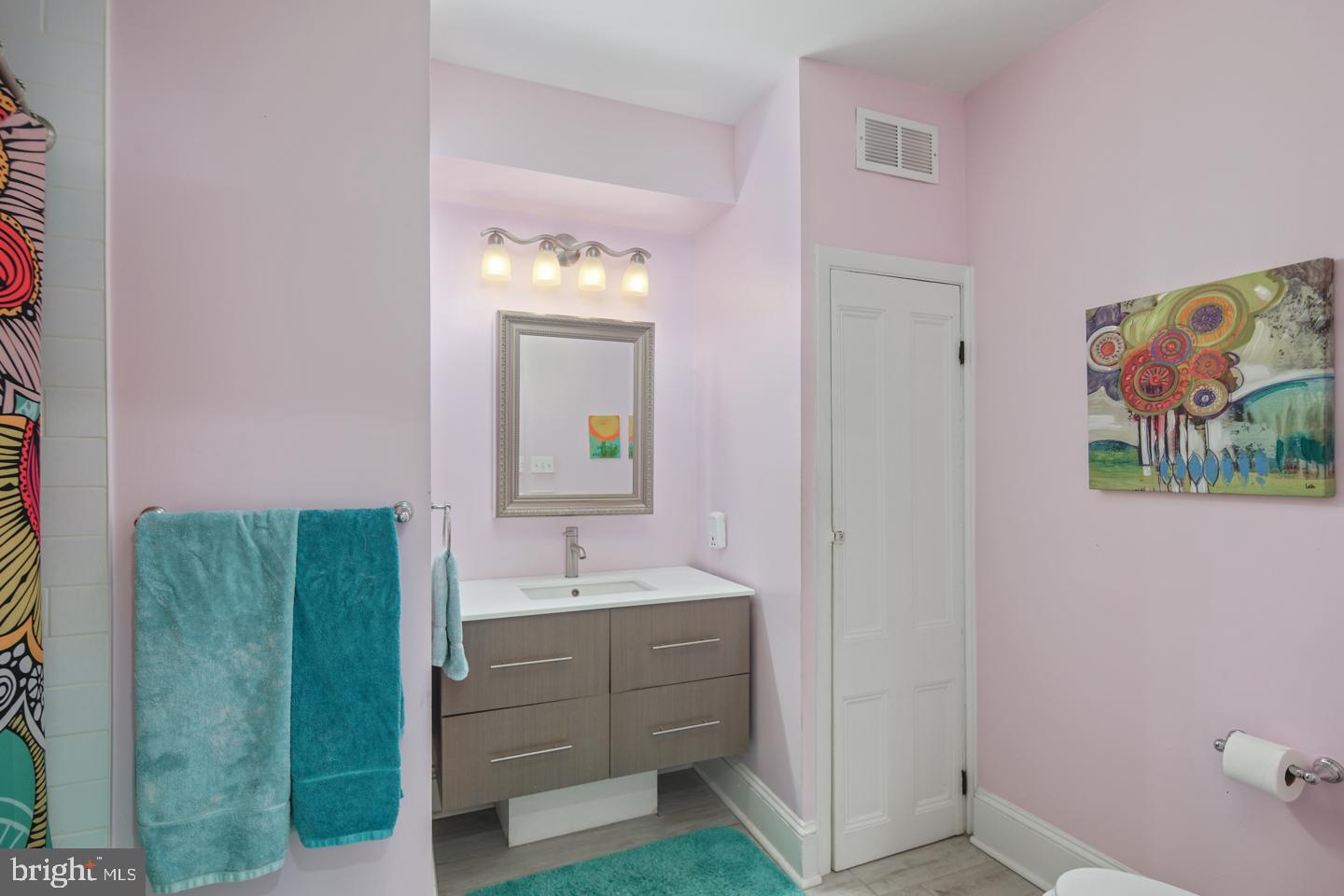 LOGAN SQUARE - Residential