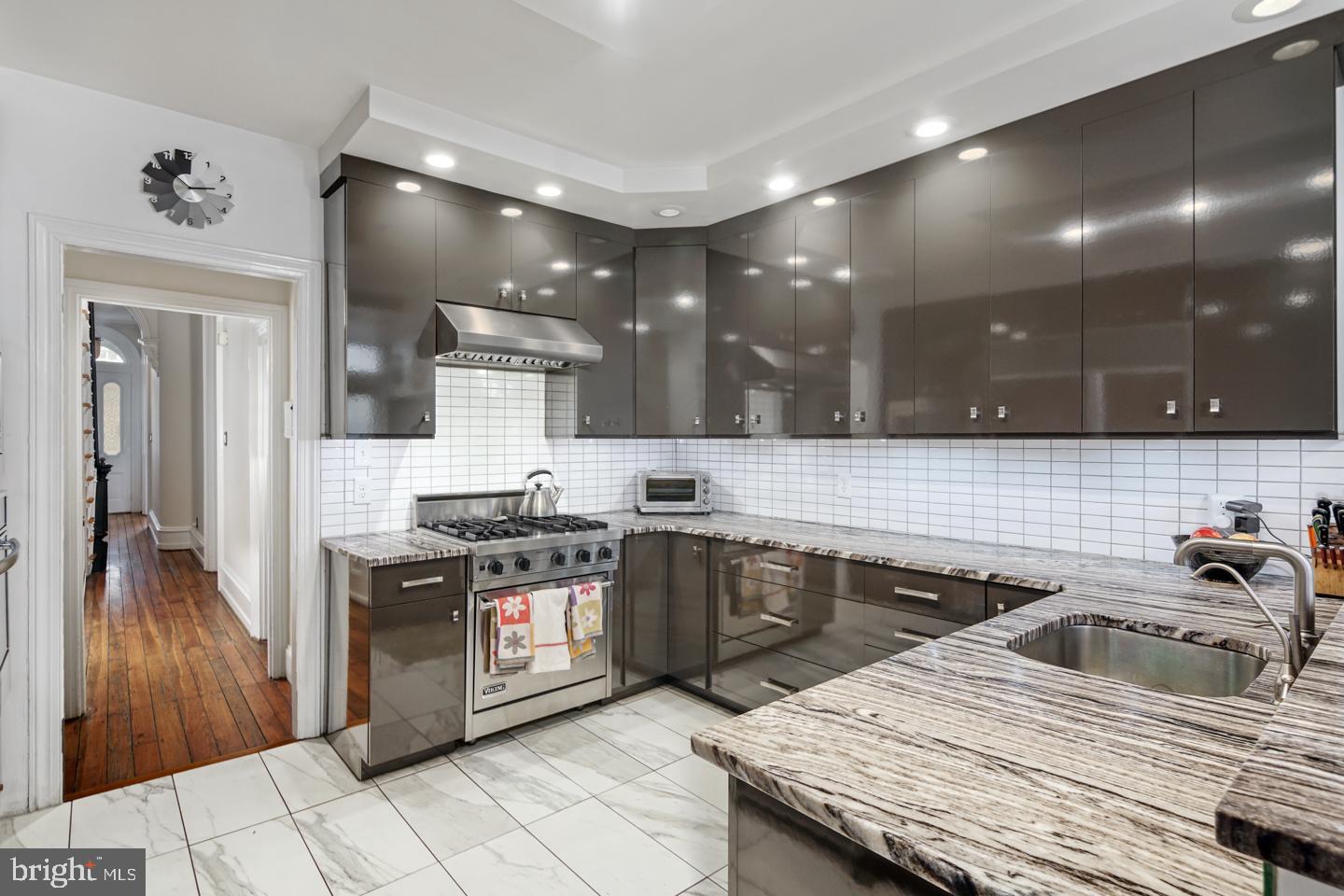 LOGAN SQUARE - Residential