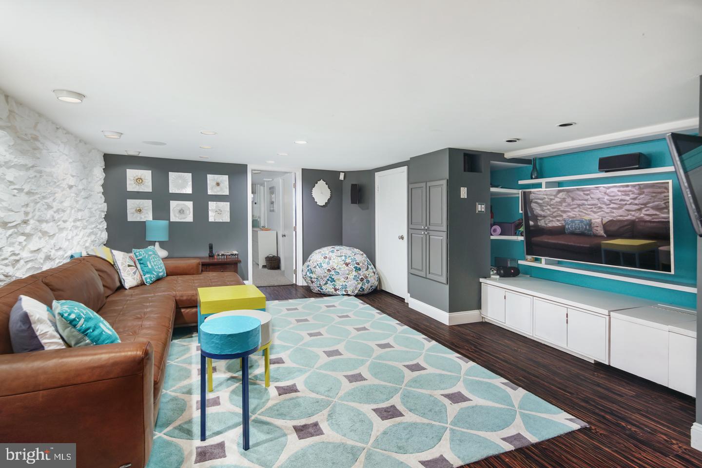 LOGAN SQUARE - Residential