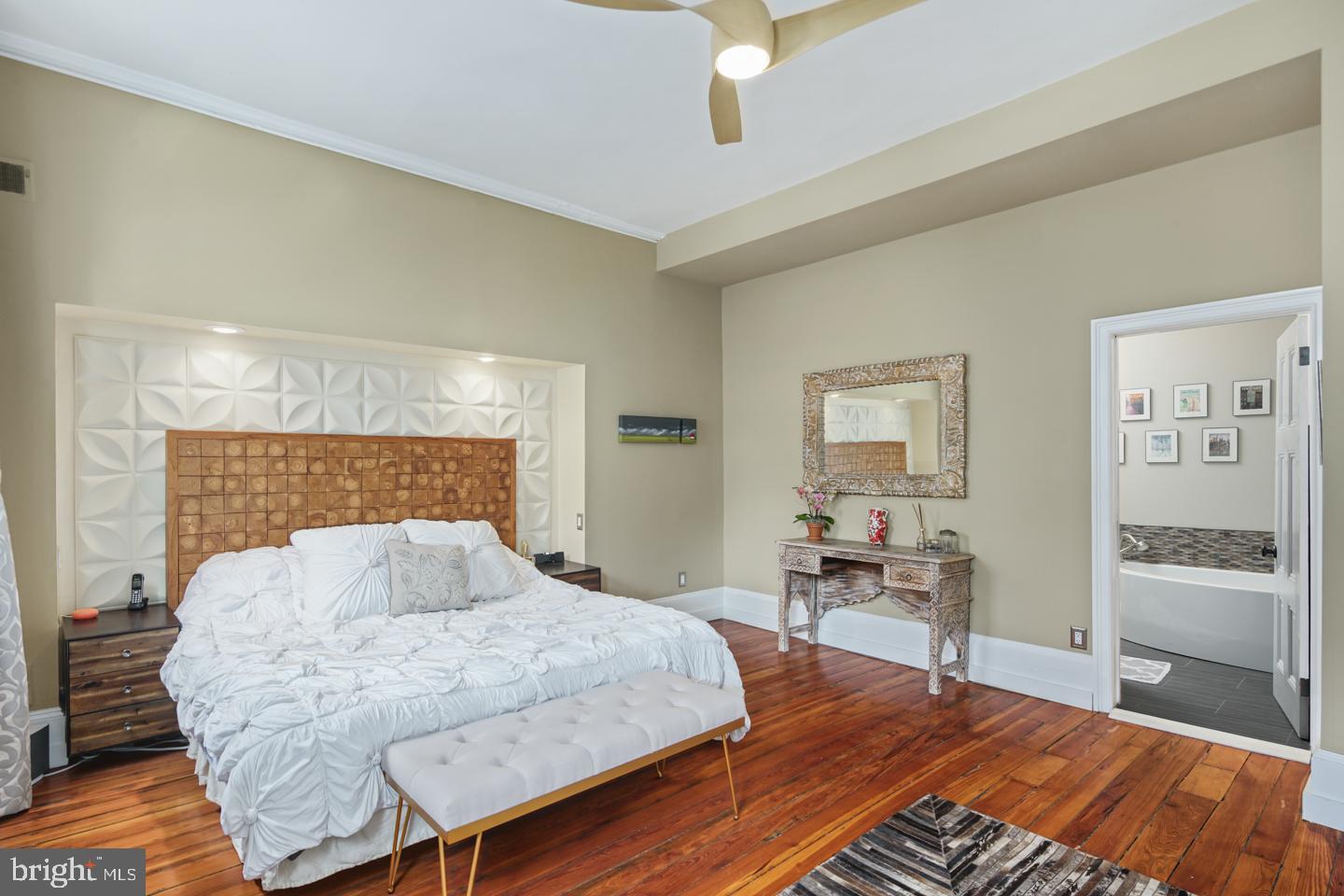 LOGAN SQUARE - Residential