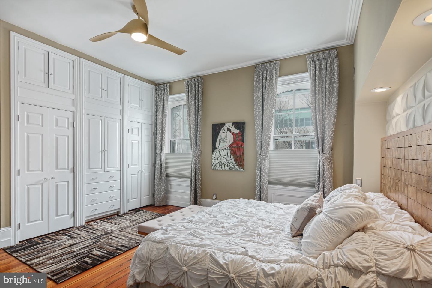 LOGAN SQUARE - Residential