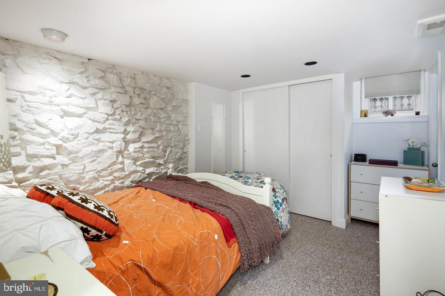 LOGAN SQUARE - Residential