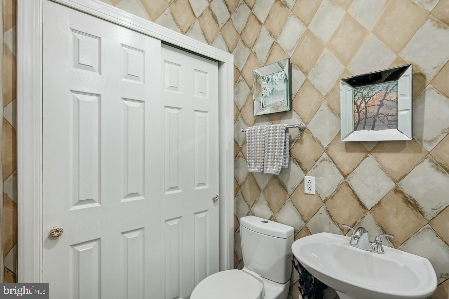 LOGAN SQUARE - Residential