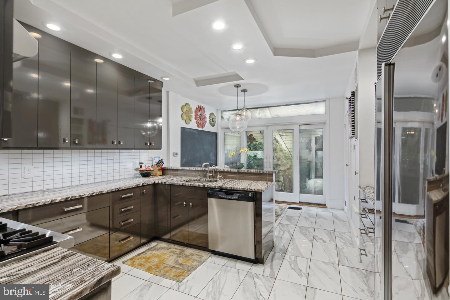 LOGAN SQUARE - Residential