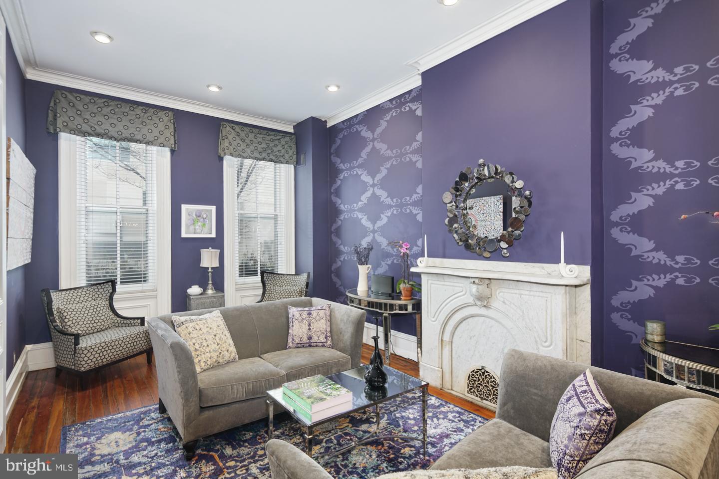 LOGAN SQUARE - Residential