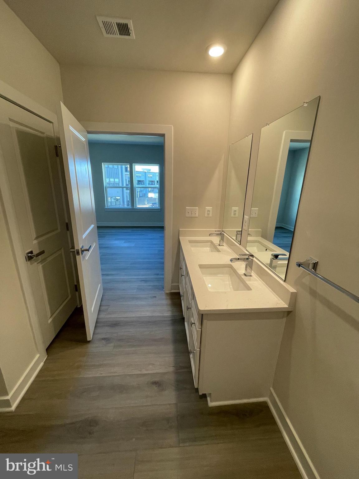 WOODLAND PARK STATION - Residential Lease