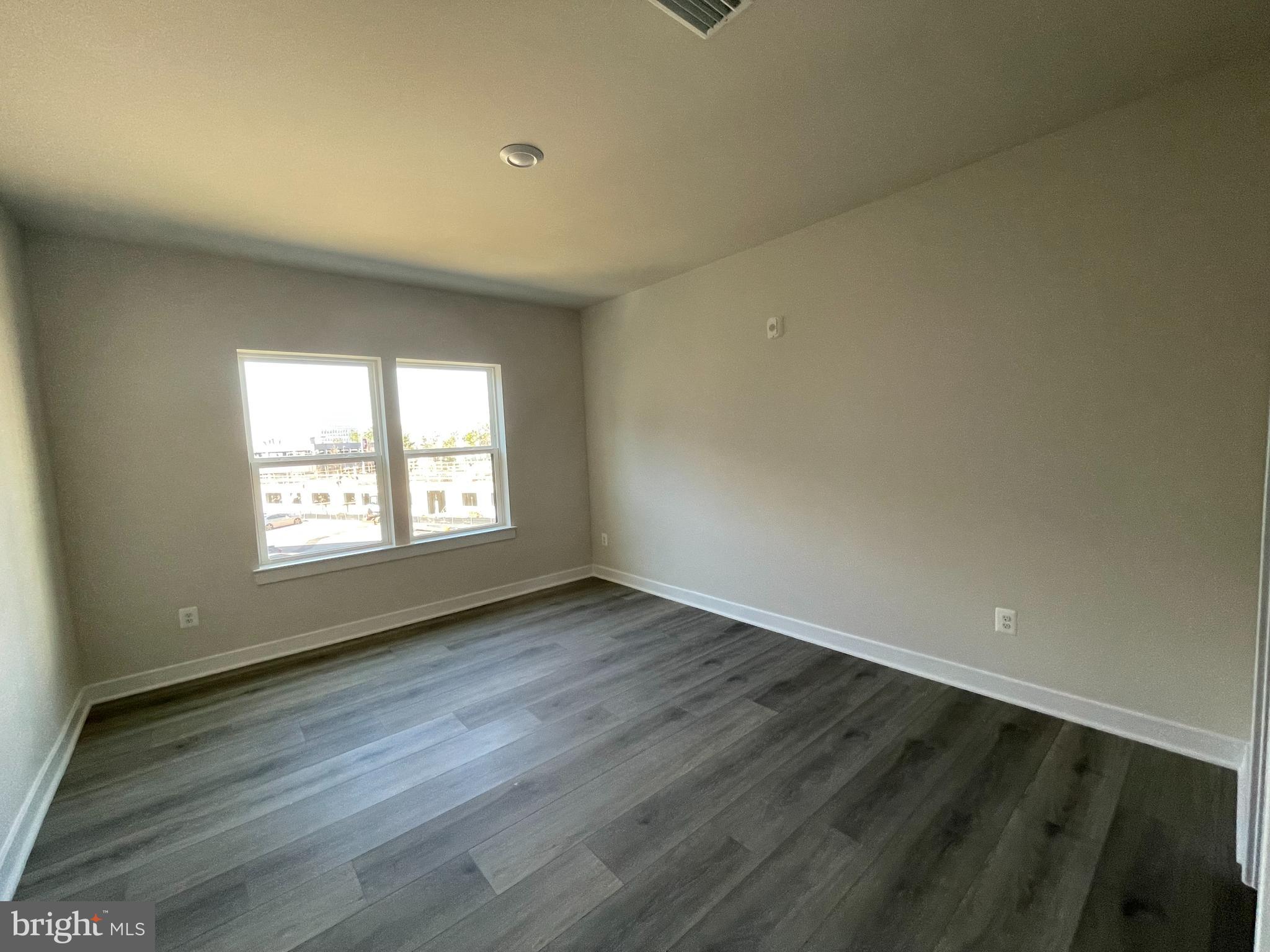 WOODLAND PARK STATION - Residential Lease