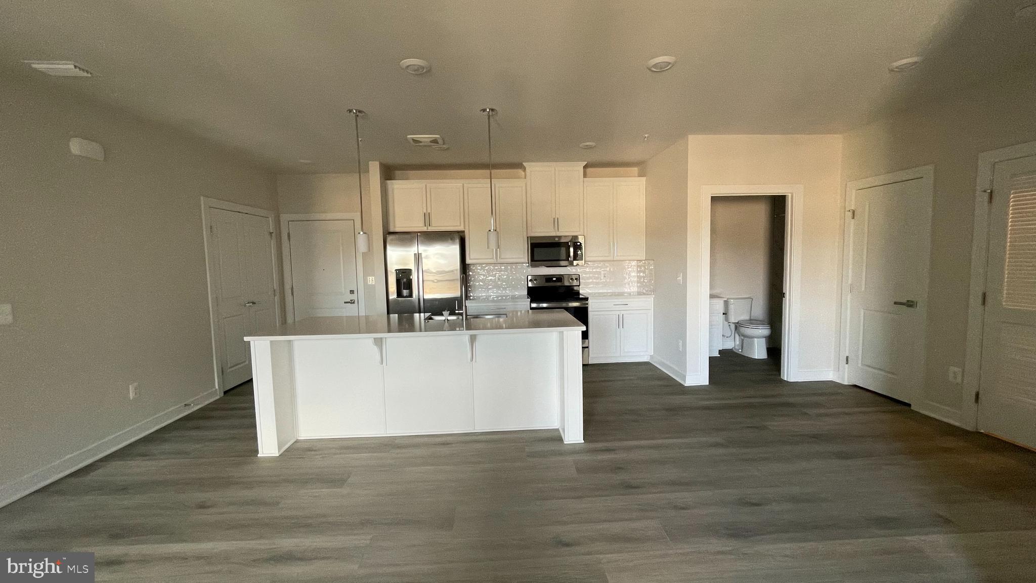 WOODLAND PARK STATION - Residential Lease