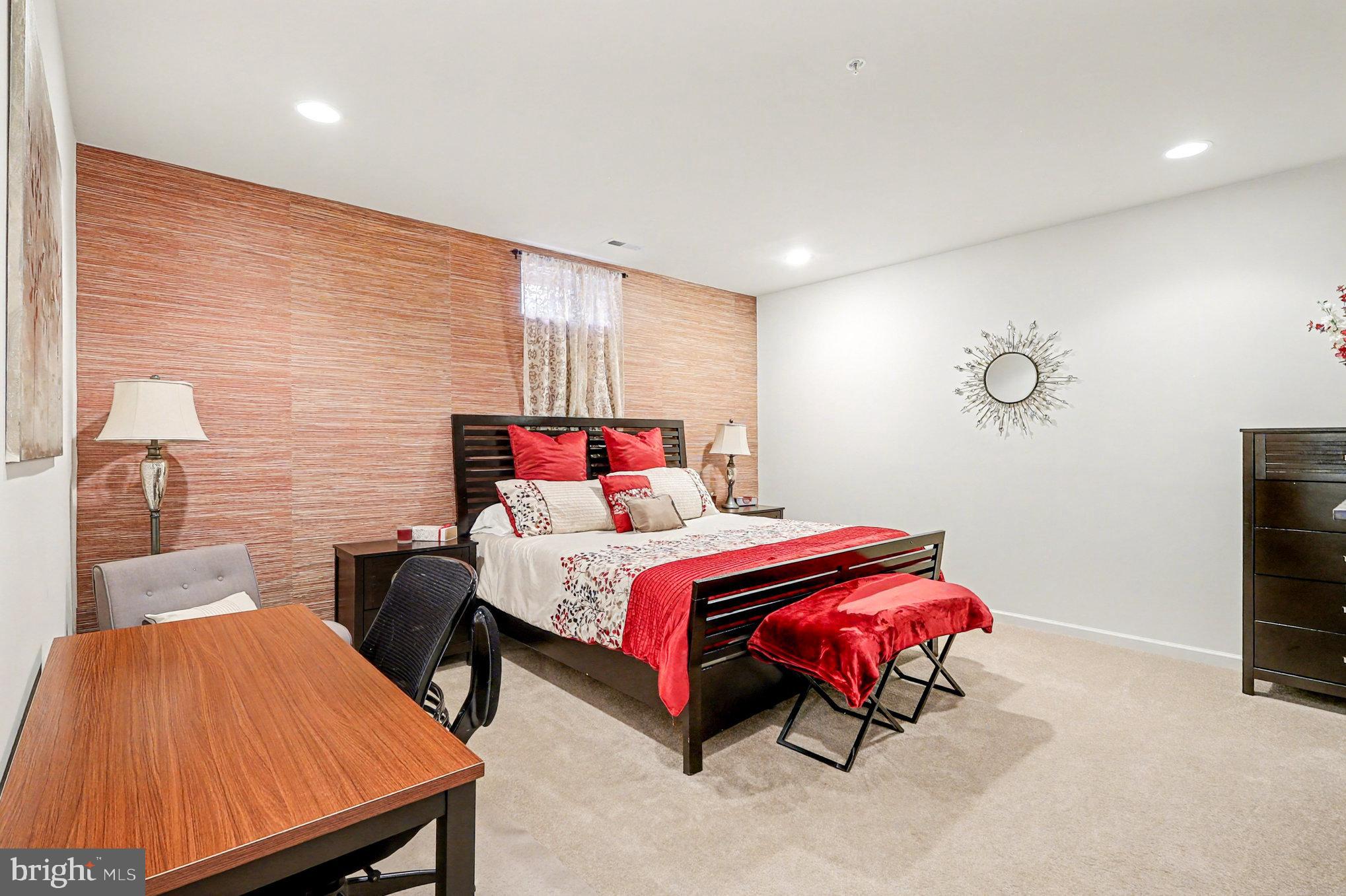 POPLAR RUN - Residential Lease