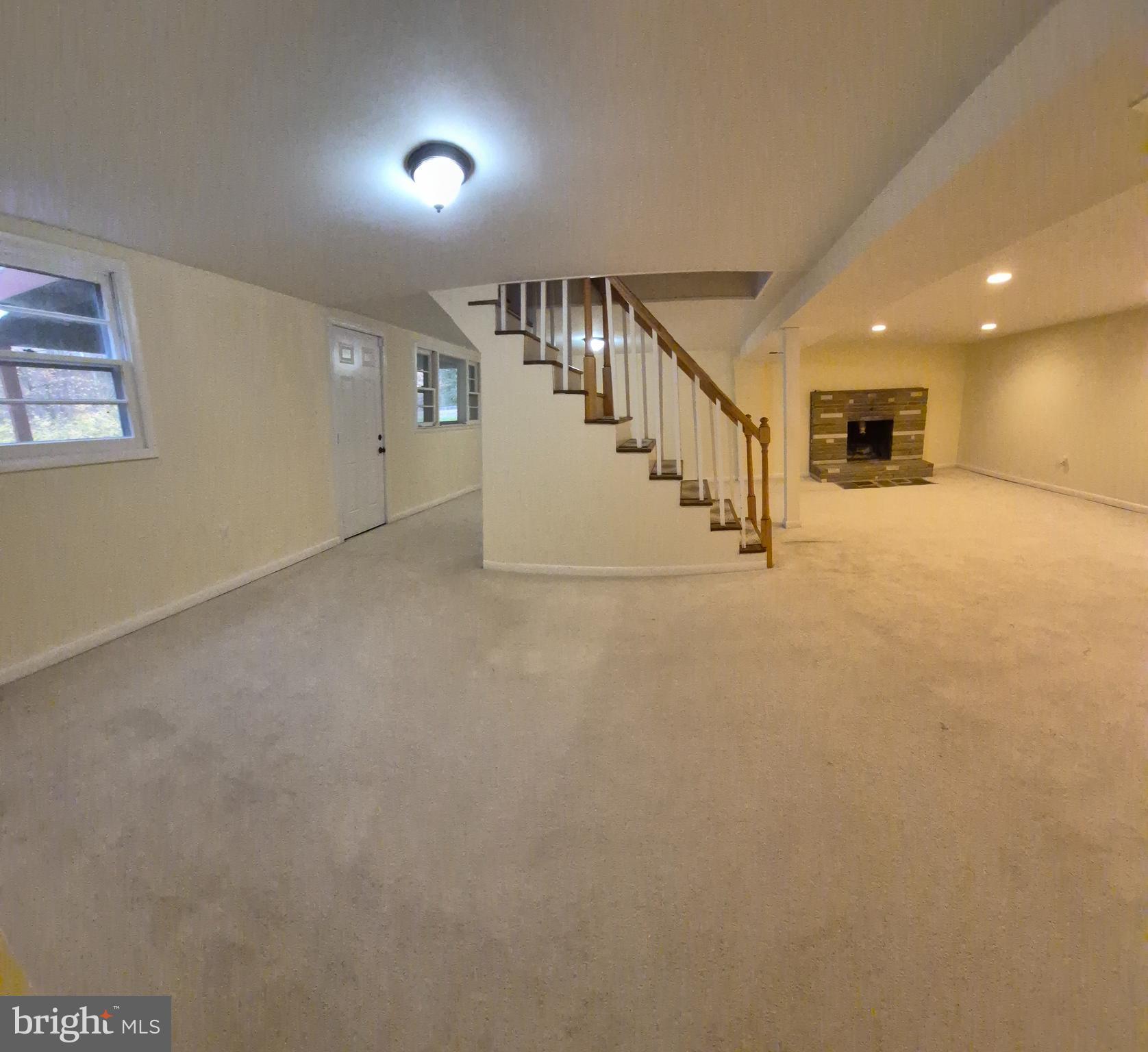 CRESTVIEW MANOR - Residential Lease