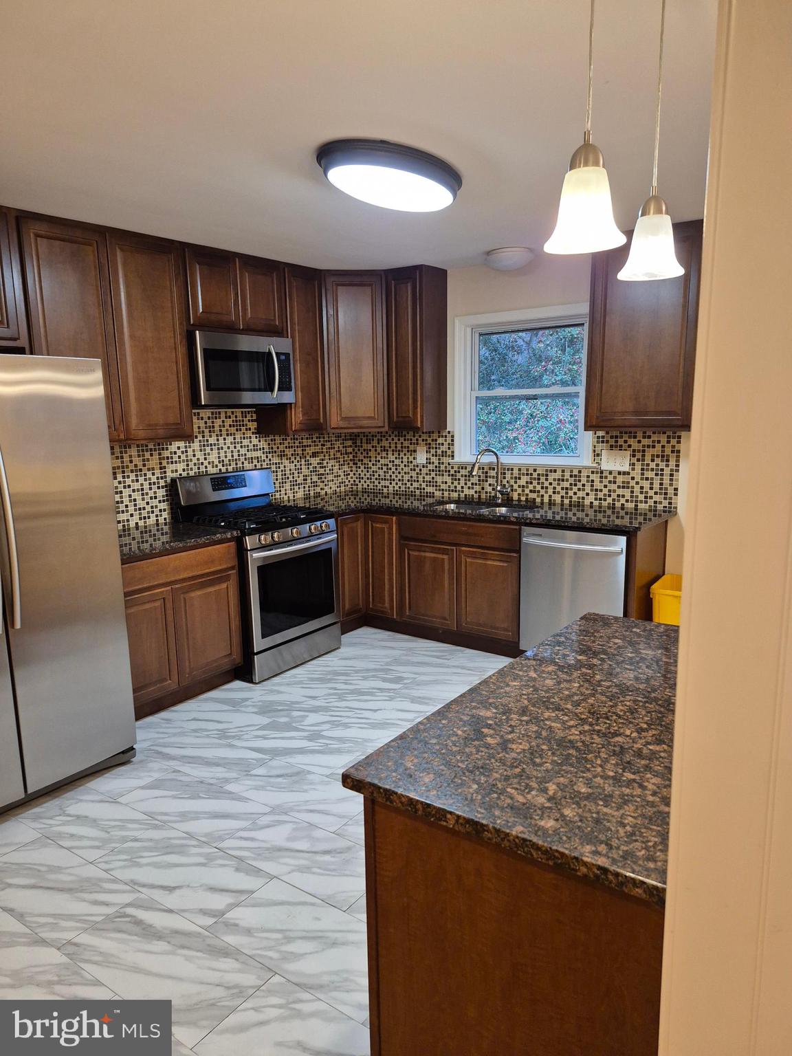 CRESTVIEW MANOR - Residential Lease