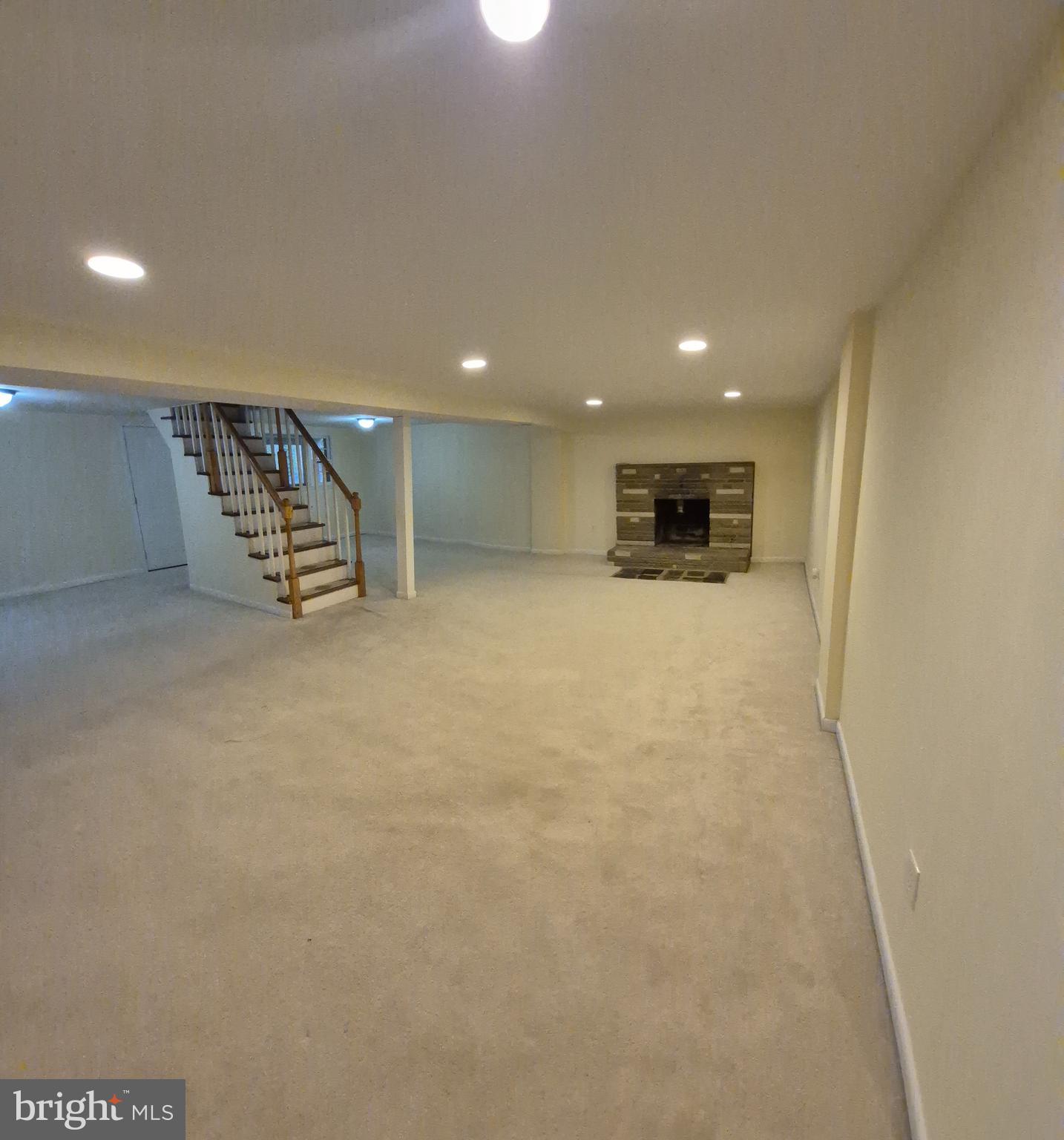 CRESTVIEW MANOR - Residential Lease