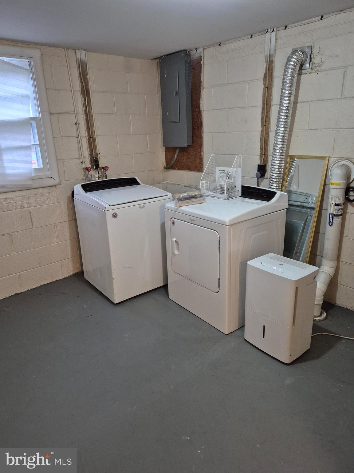 CRESTVIEW MANOR - Residential Lease