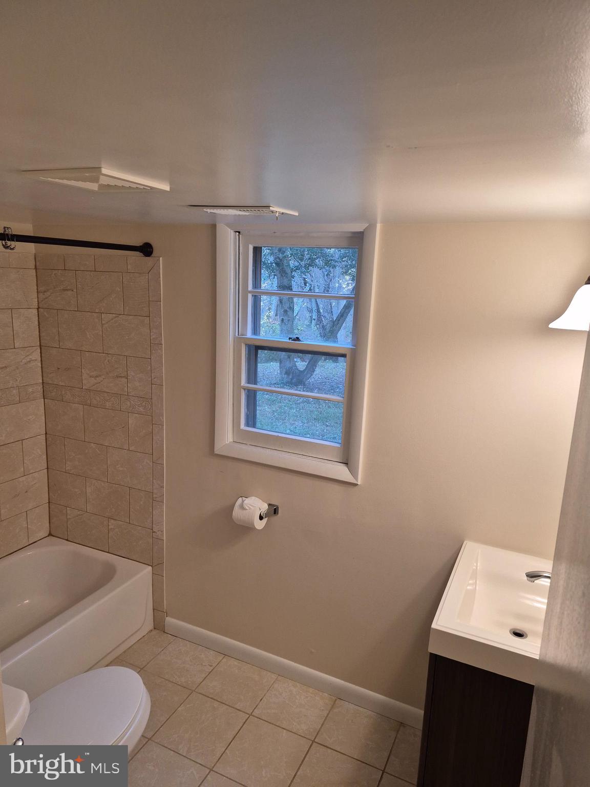 CRESTVIEW MANOR - Residential Lease