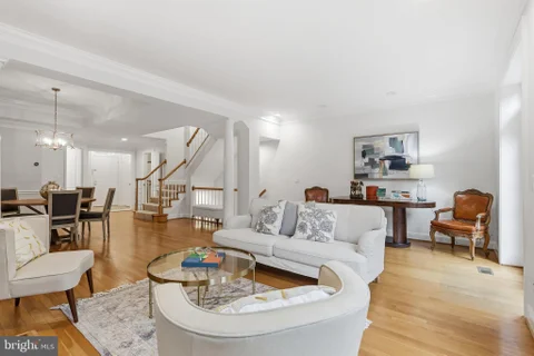MLS: DCDC2276944