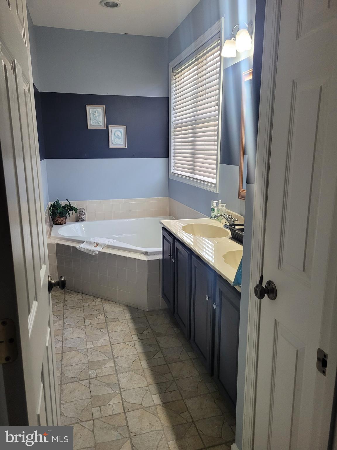 REDWOOD LAKES - Residential