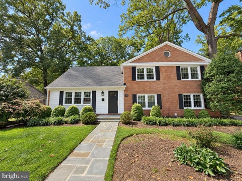 Photo of 11906 Henry Fleet Drive, POTOMAC, MD 20854 (MLS # MDMC2254956)