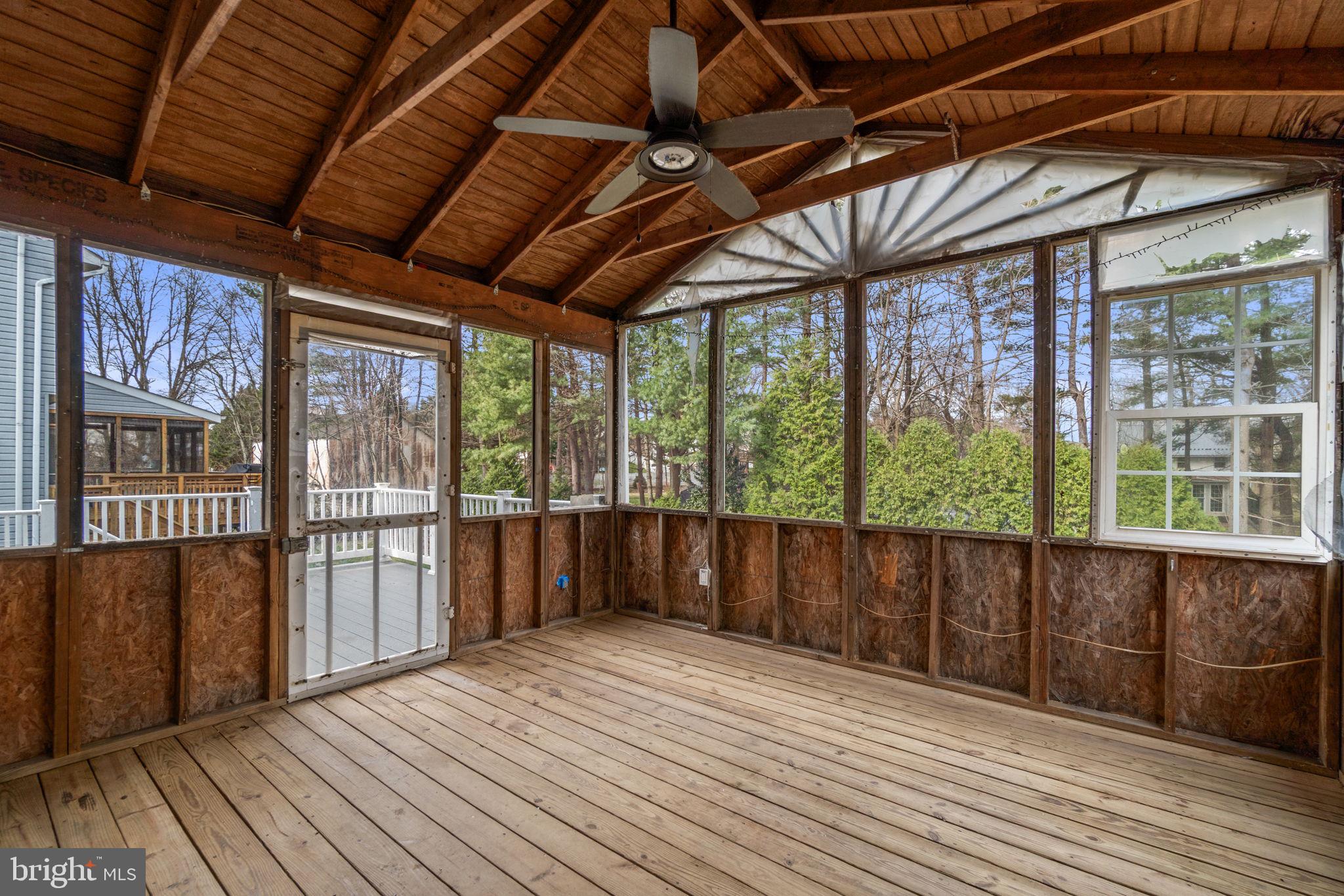 ROBIN MEADOWS - Residential