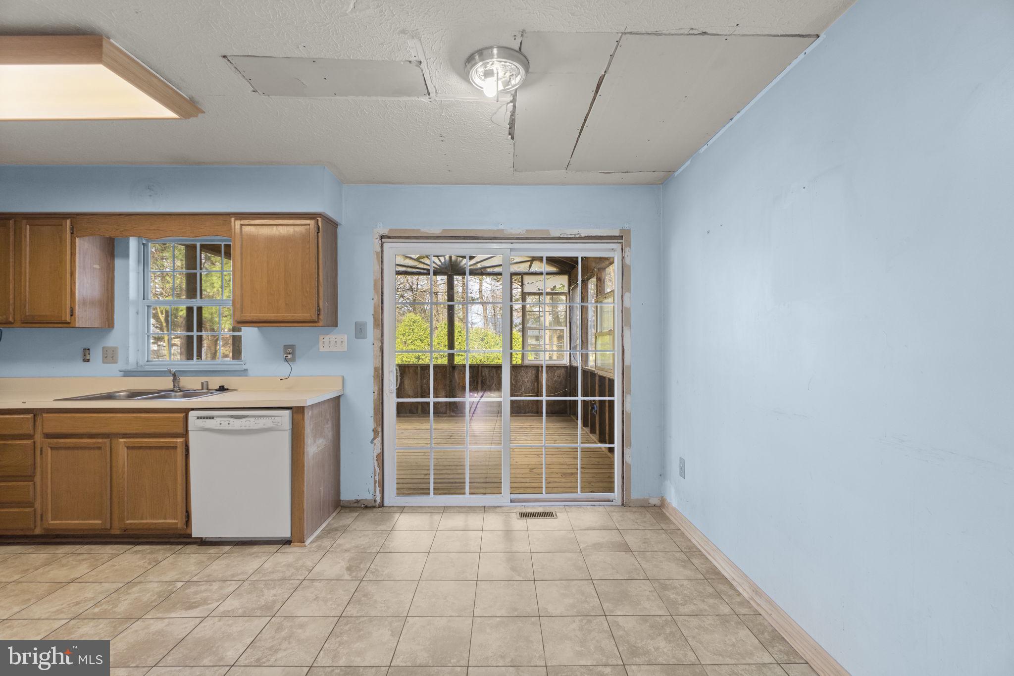 ROBIN MEADOWS - Residential