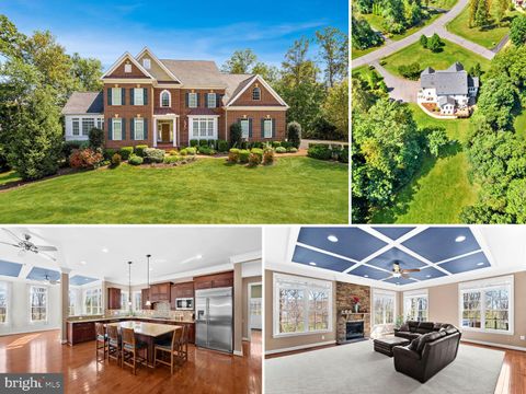 Photo of 15806 Waterford Creek Circle, HAMILTON, VA 20158 (MLS # VALO2120406)