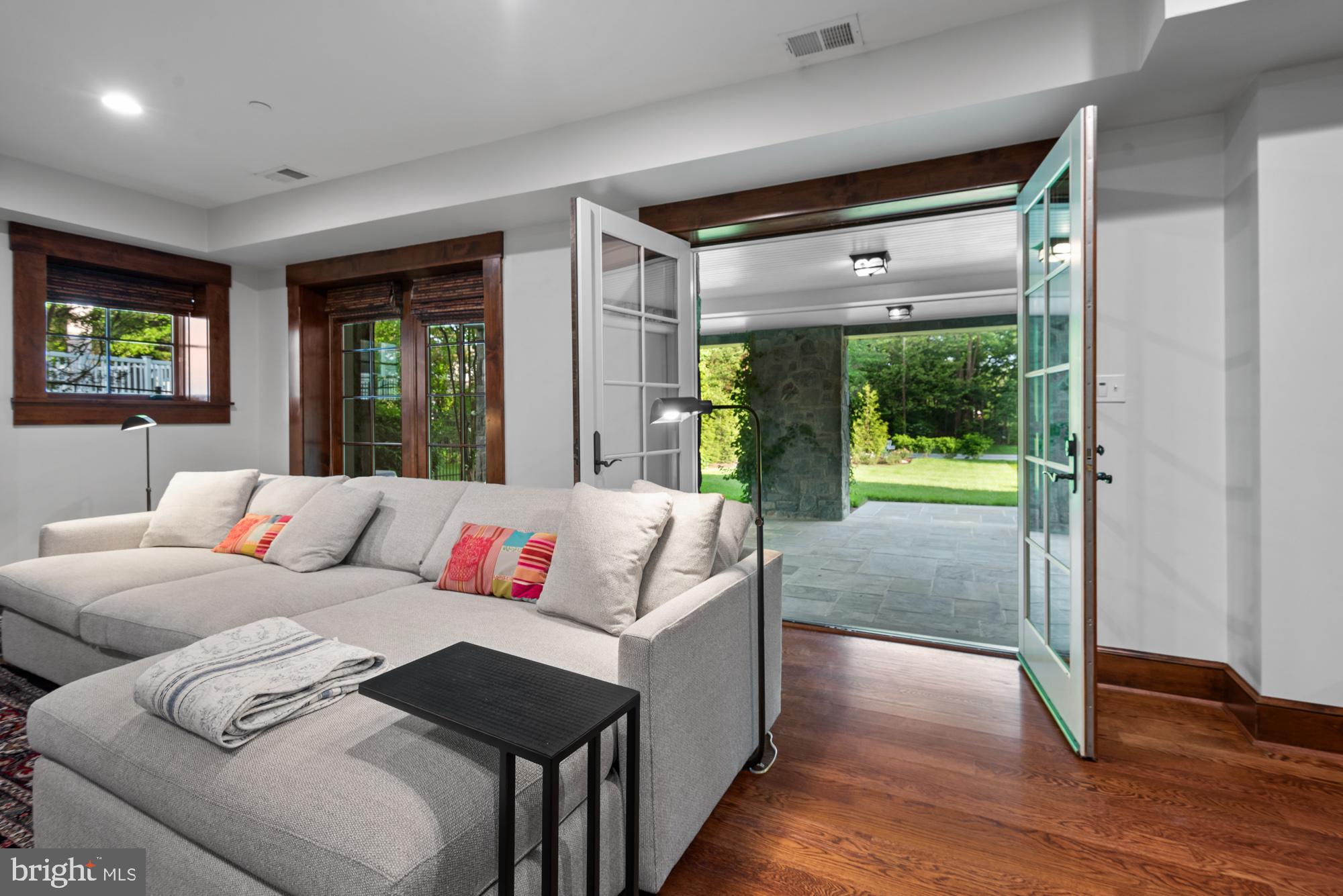 BRADLEY HILLS - Residential