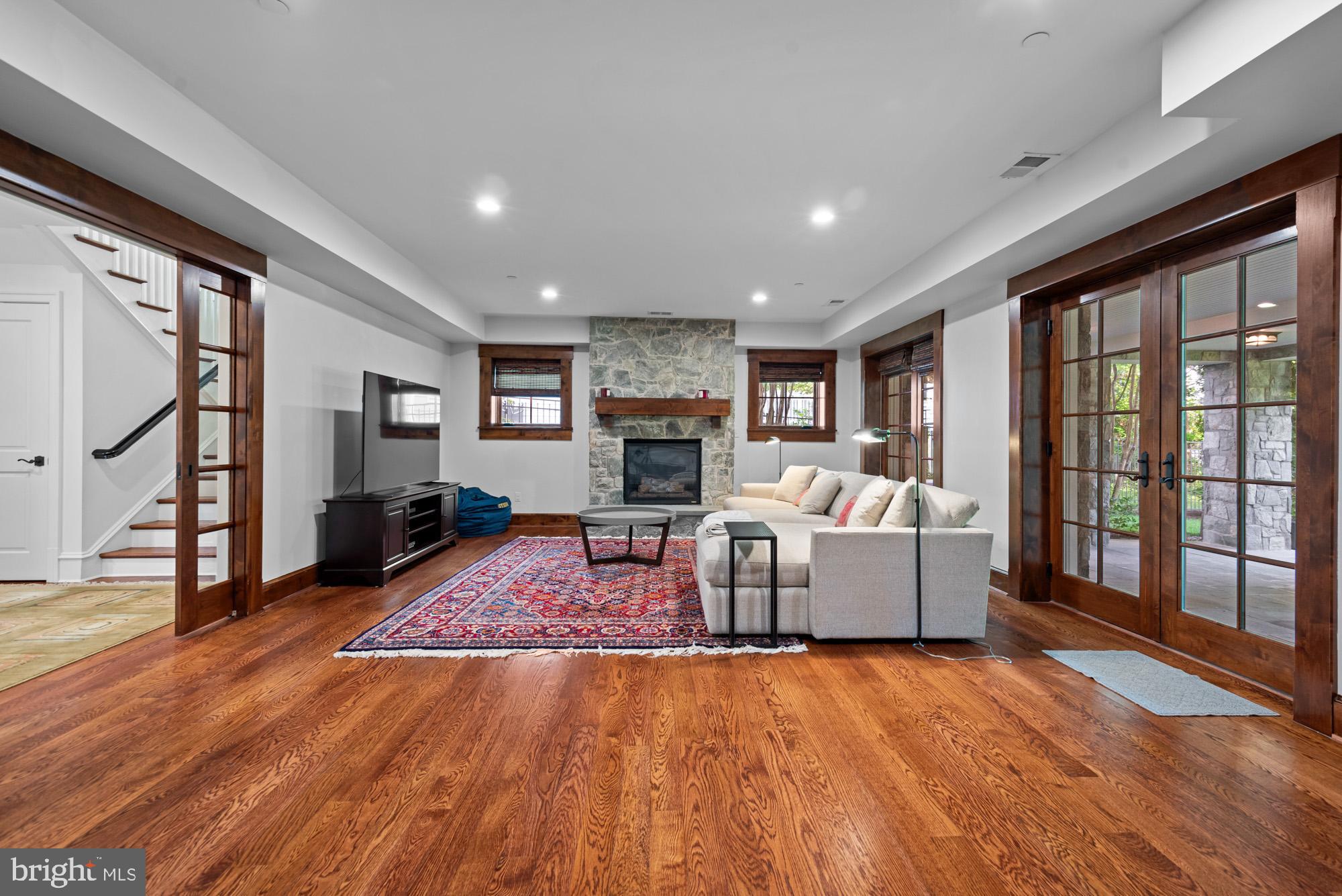 BRADLEY HILLS - Residential