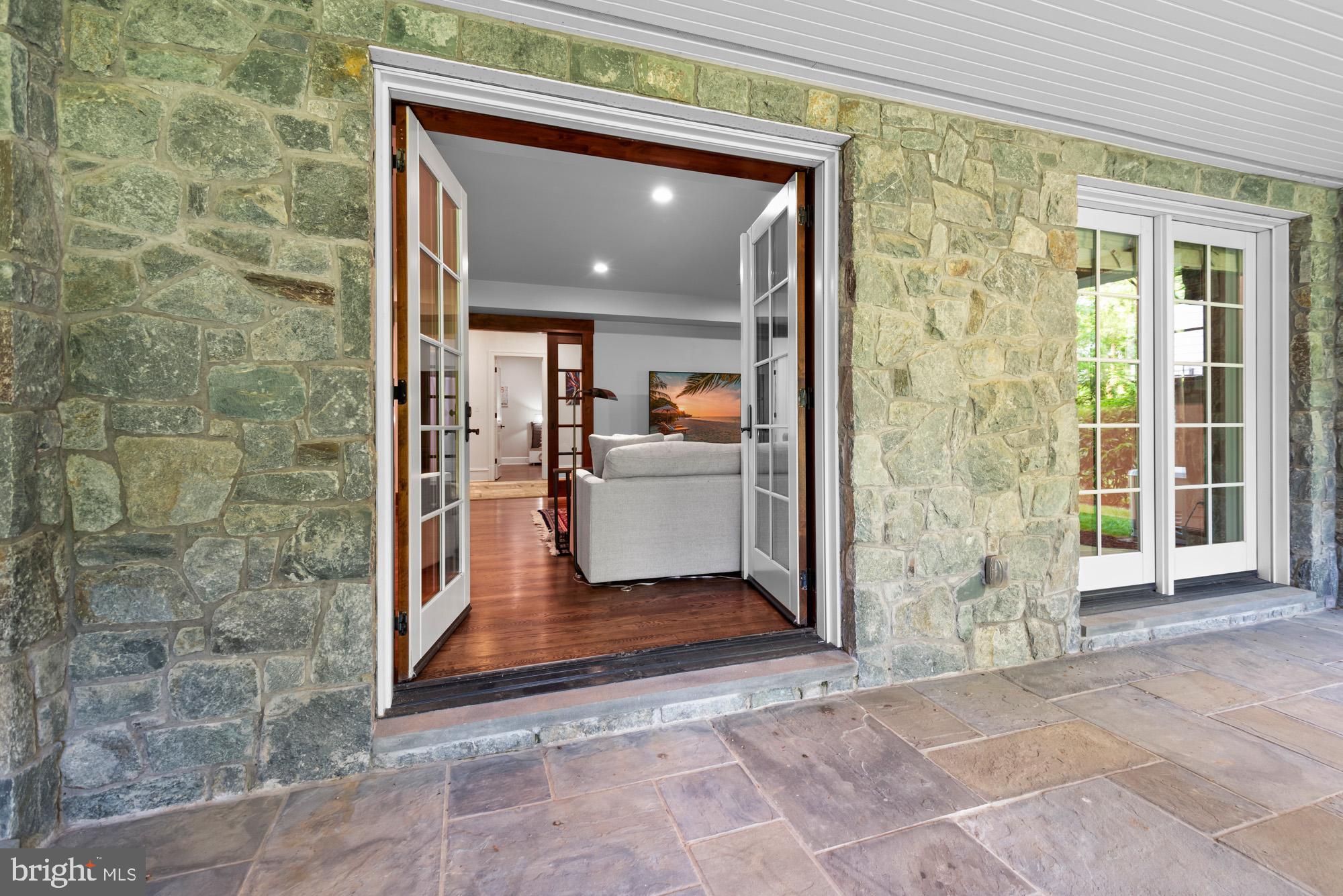 BRADLEY HILLS - Residential