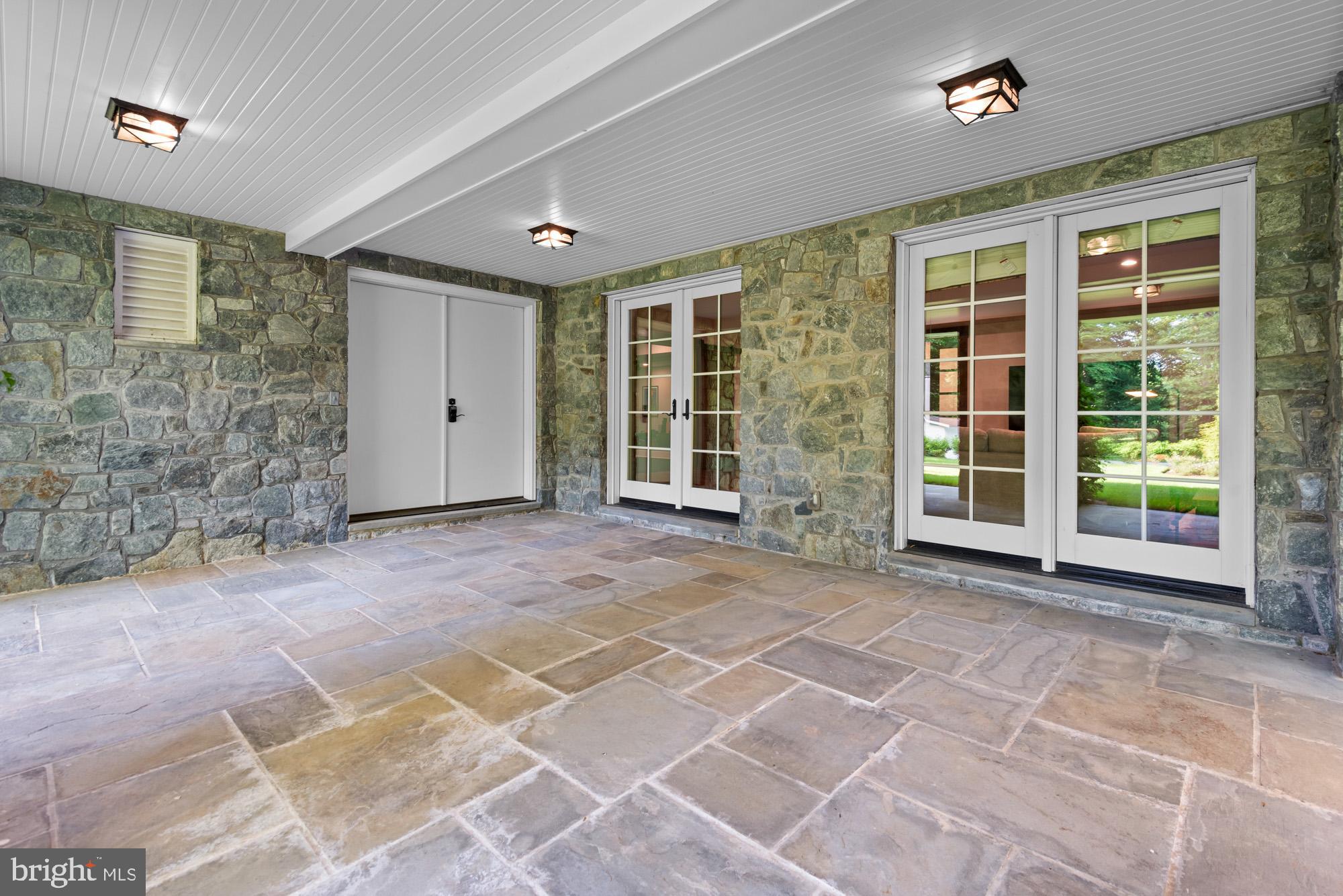 BRADLEY HILLS - Residential