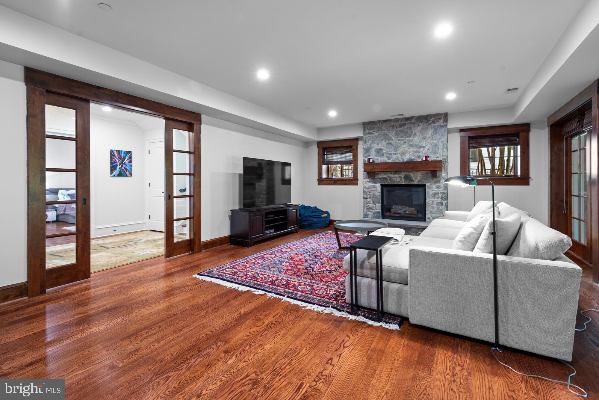 BRADLEY HILLS - Residential