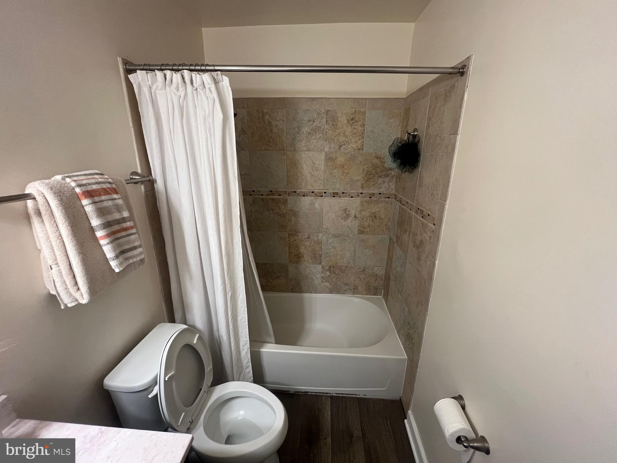 PINEWOOD LAWNS - Residential Lease